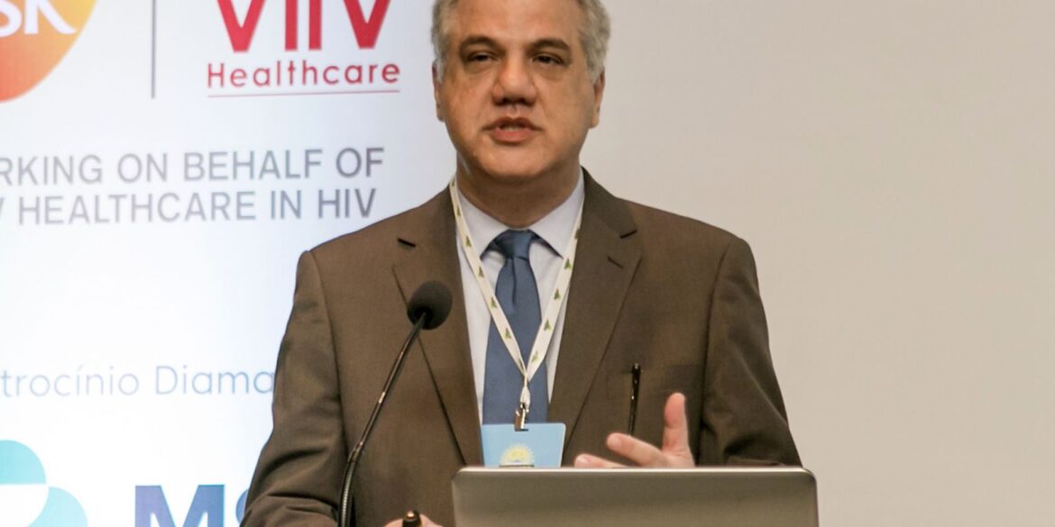 covid-19-nao-desapareceu-e-casos-continuam-ocorrendo,-alerta-medico