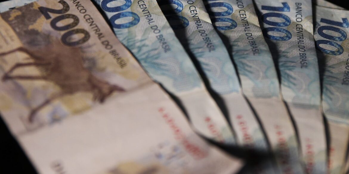 brasileiros-sacam-em-julho-r$-310,36-milhoes-esquecidos-em-bancos