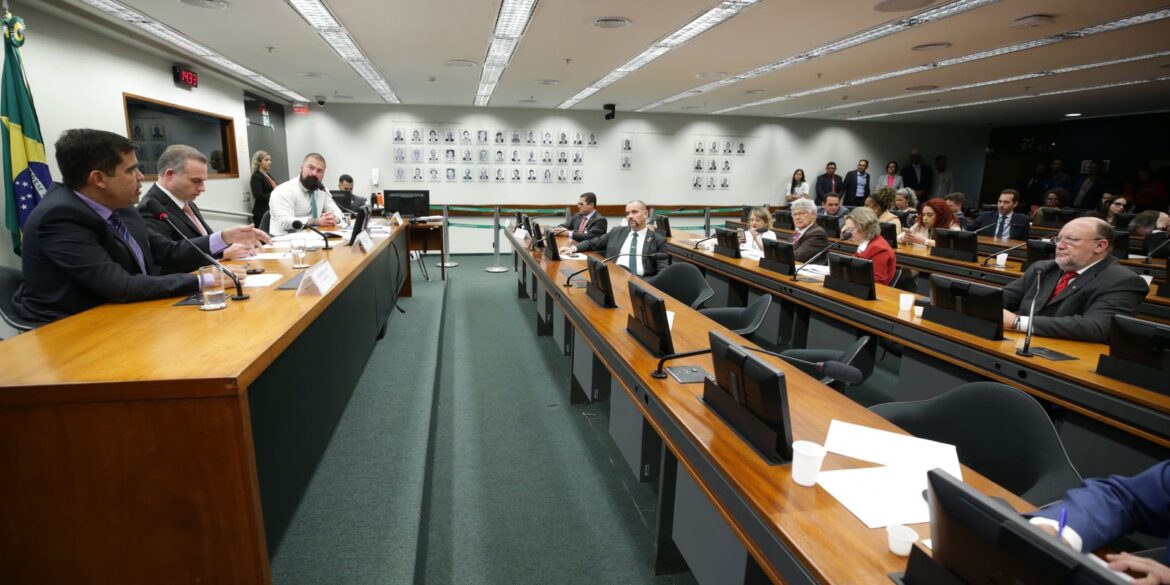 conselho-de-etica-da-camara-instaura-processo-contra-eduardo-bolsonaro