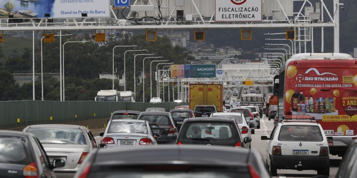 carro-e-o-principal-meio-de-transporte-para-o-trabalho,-diz-censo