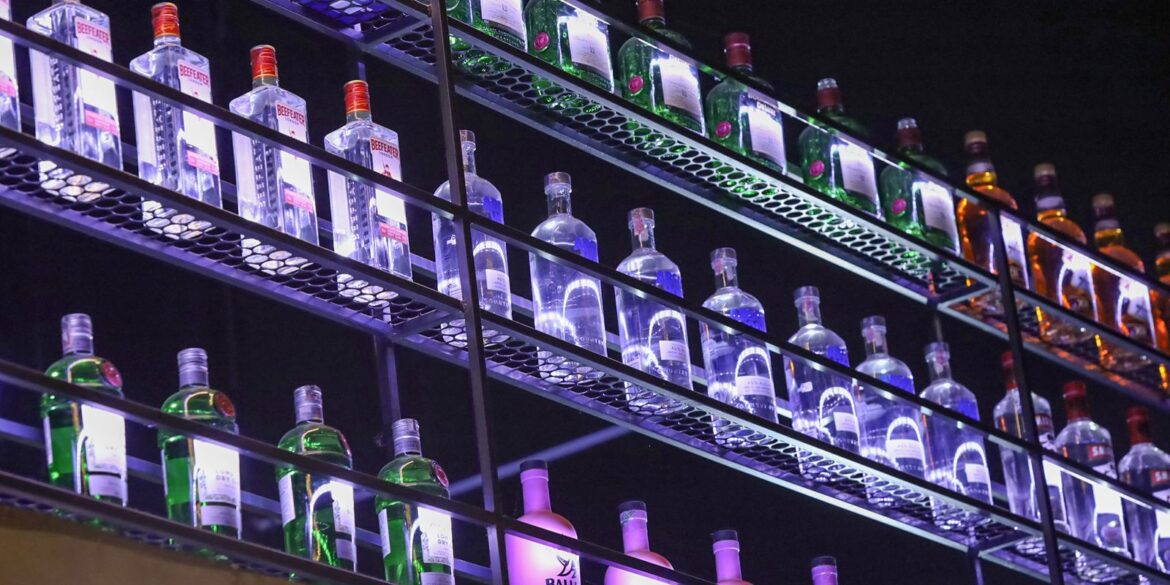 pais-tem-29-casos-confirmados-de-intoxicacao-por-metanol,-diz-governo