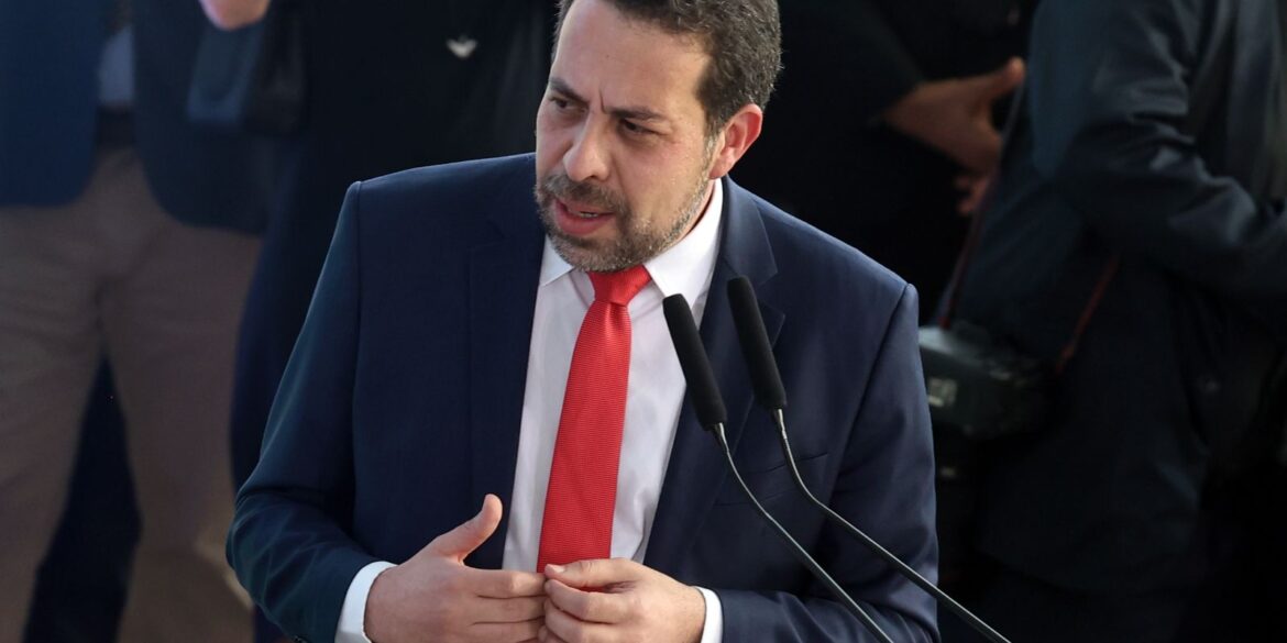 “cabeca-do-crime-organizado-nao-esta-no-barraco-da-favela”,-diz-boulos