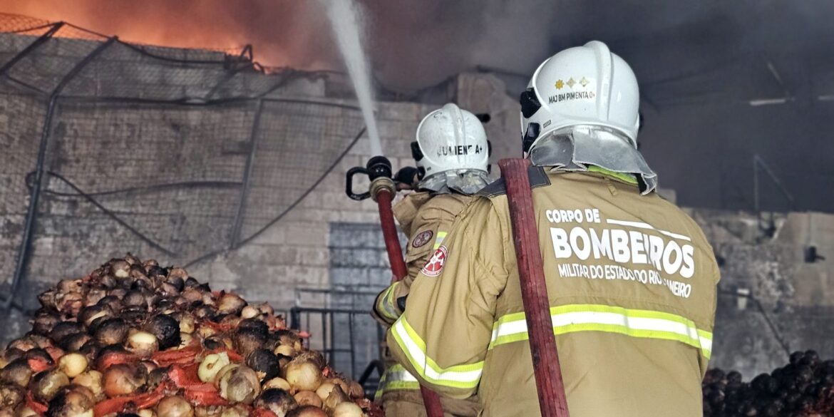 incendio-de-grandes-proporcoes-atinge-ceasa-no-rio-de-janeiro