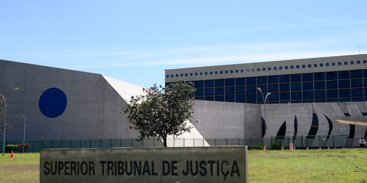 stj-restabelece-setenca-de-mulher-ligada-ao-crime-organizado-a-82-anos