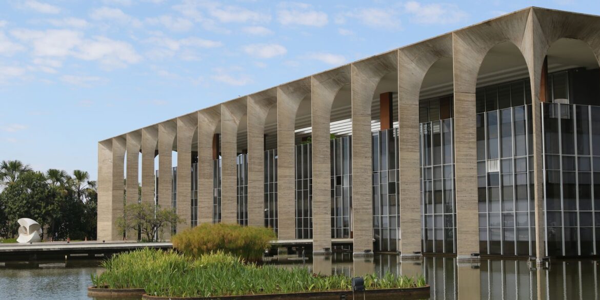 reuniao-de-emergencia-no-itamaraty-discute-invasao-da-venezuela