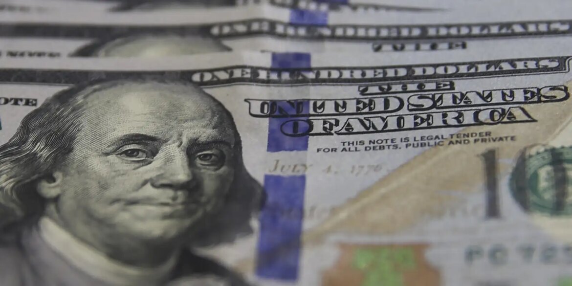 dolar-fecha-estavel-apos-agencia-liberar-estoques-de-petroleo