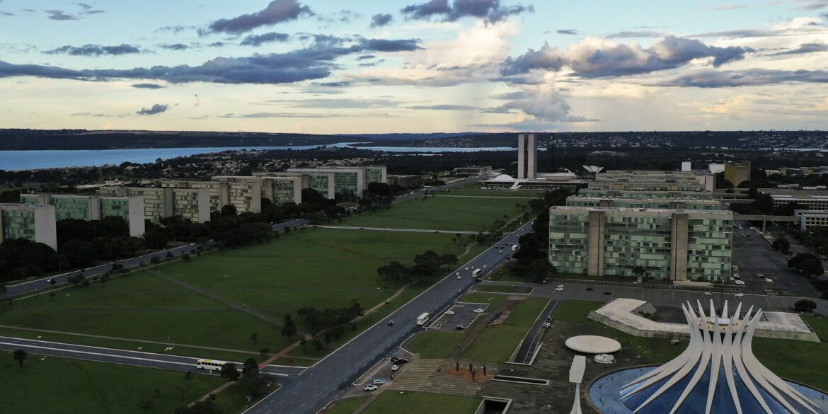 governo-define-horario-de-expediente-em-jogos-do-brasil-na-copa