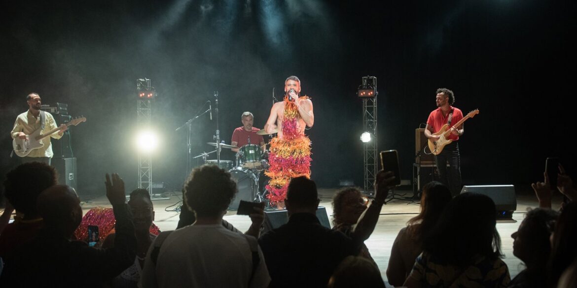 tv-brasil:-cena-musical-apresenta-show-do-cantor-pernambucano-almerio