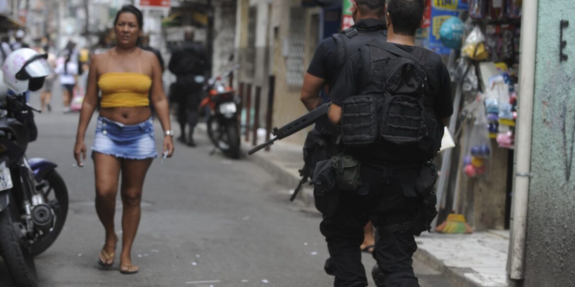 atualizacao:-operacao-da-pmrj-no-complexo-da-mare-deixa-tres-mortos