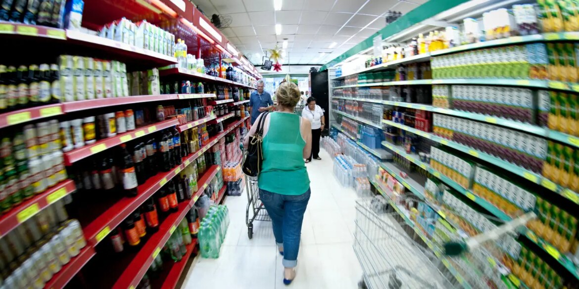 producao-industrial-cai-0,6%-de-julho-para-agosto,-diz-ibge