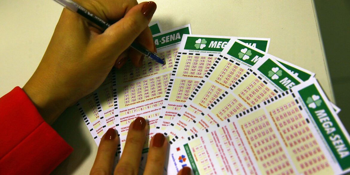 mega-sena-acumula-para-r$-112-milhoes;-confira-os-numeros-sorteados