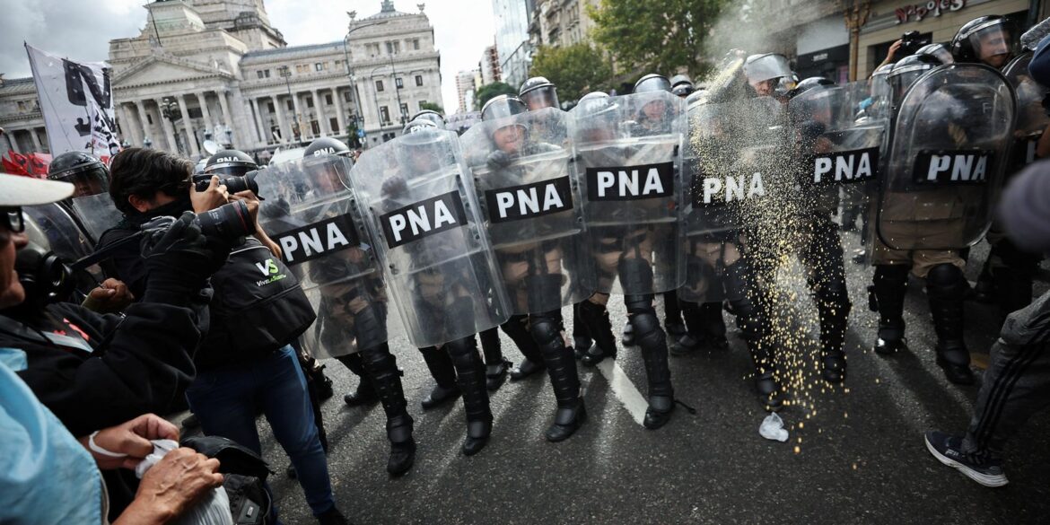 ajuste-de-milei-reduz-numero-de-novos-aposentados-em-53%-na-argentina