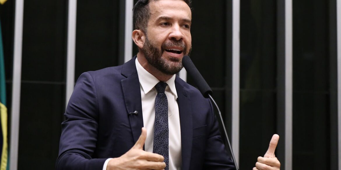 deputado-andre-janones-e-internado-com-arritmia-em-sao-paulo