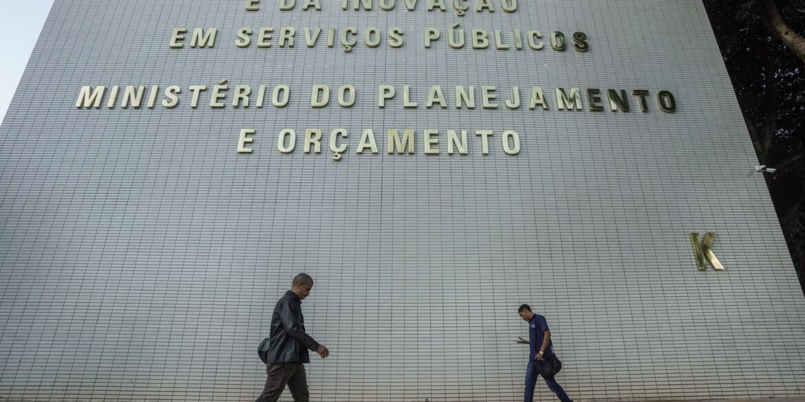 governo-pretende-realocar-r$-20-bilhoes-no-orcamento-de-2027