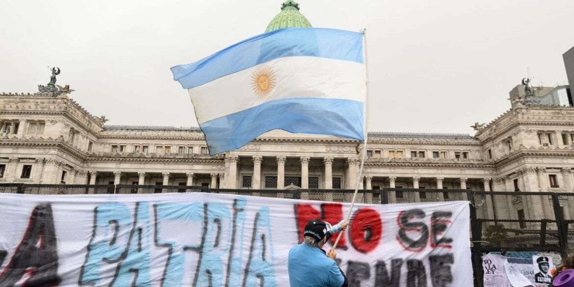 milei-lanca-plano-para-demitir-21-mil-servidores-na-argentina