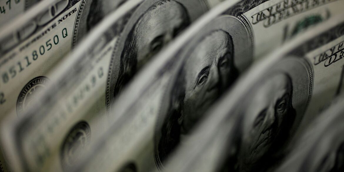 dolar-sobe-8,21%,-e-bolsa-cai-13,88%-apos-reeleicao-de-lula